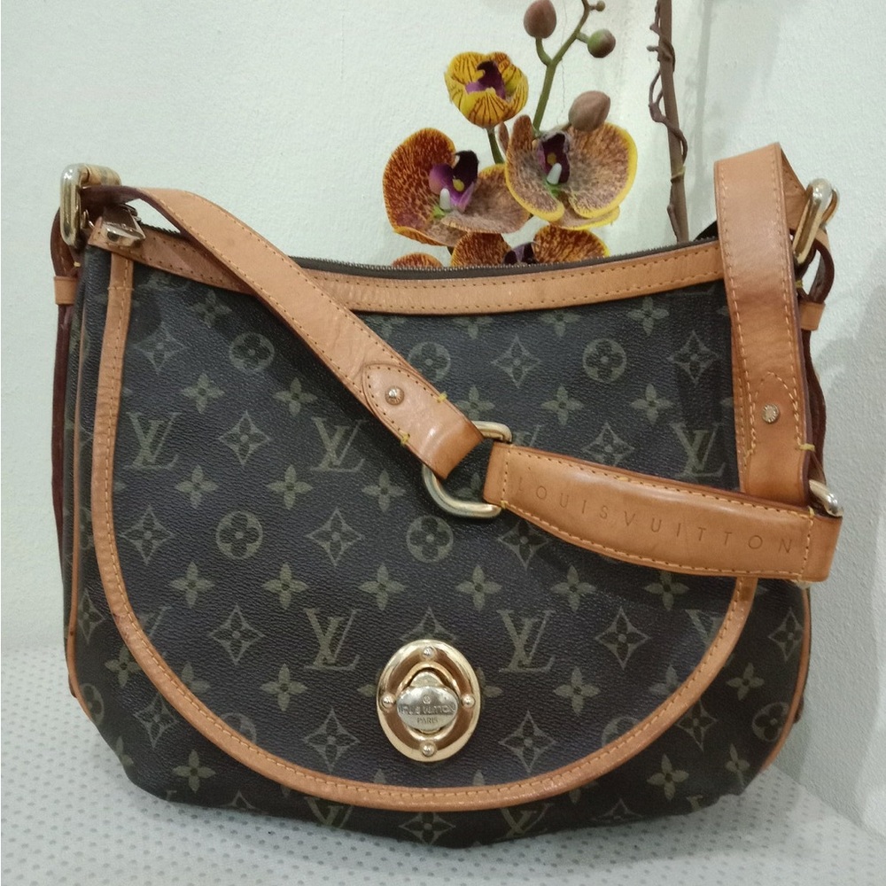 Louis Vuitton Monogram Lock Clasp